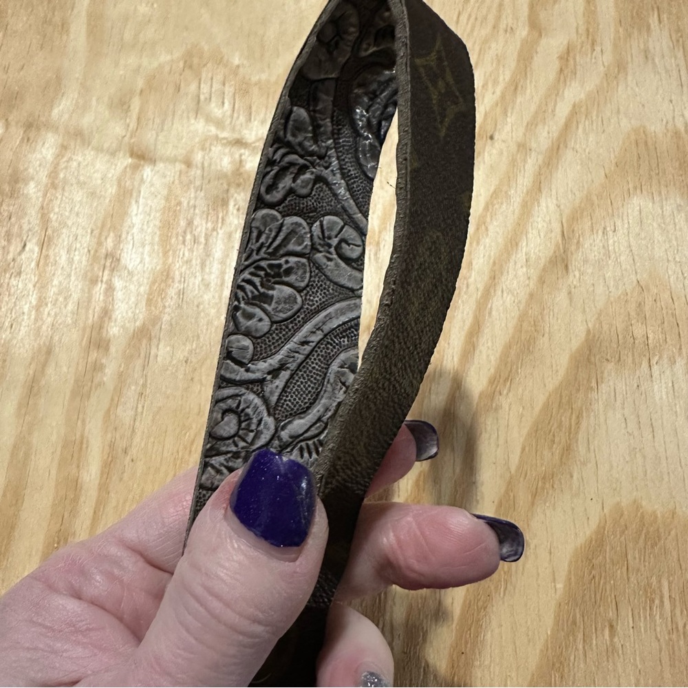 Keep it Gypsy upcycled key ring. Inside is a silver tooled leather. - Picture 3 of 6